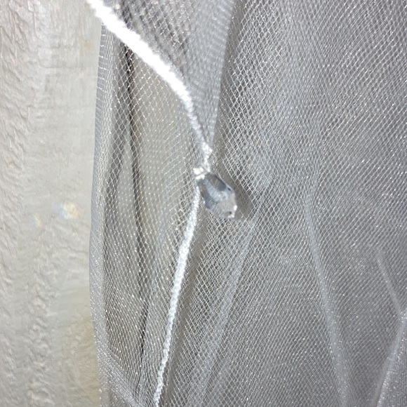 David's bridal Scalloped edge w/ crystal drop veil lke new ! - Picture 3 of 7